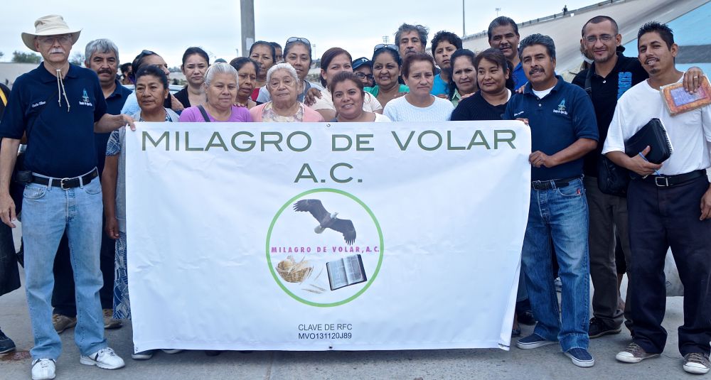 Algunos de nuestros voluntarios de Tijuana, en "El Bordo”